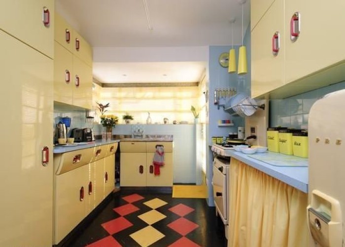 16. Kitchen (Coloured units)