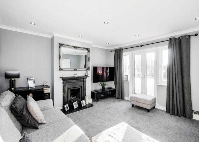 Refurbished Light Filled Maisonette in London Available for Filming