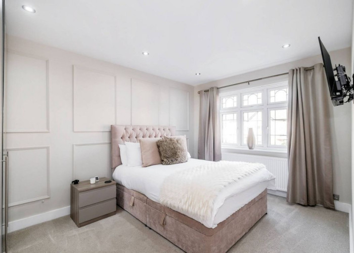 10. Bedroom (Master/En-Suite)