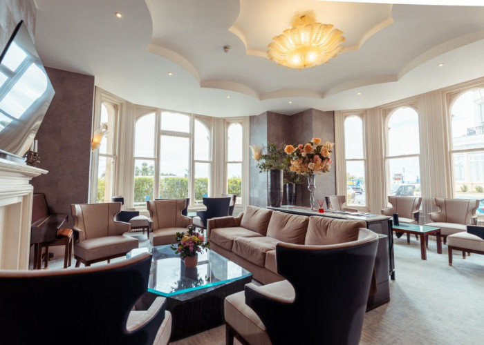 6. Livingroom, Hotel