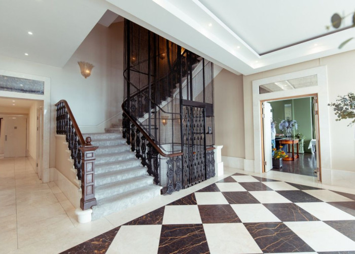 3. Reception, Lift, Hotel