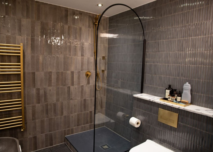 21. Bathroom, Bathroom (Shower and bath)