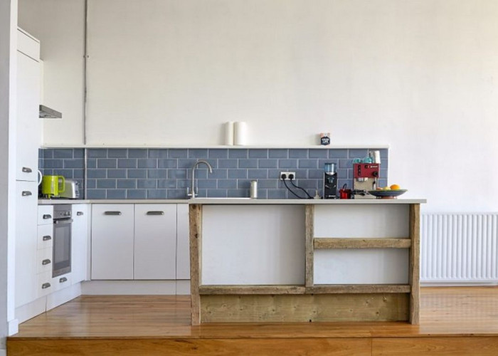 11. Kitchen, Kitchen (Cream or White units)