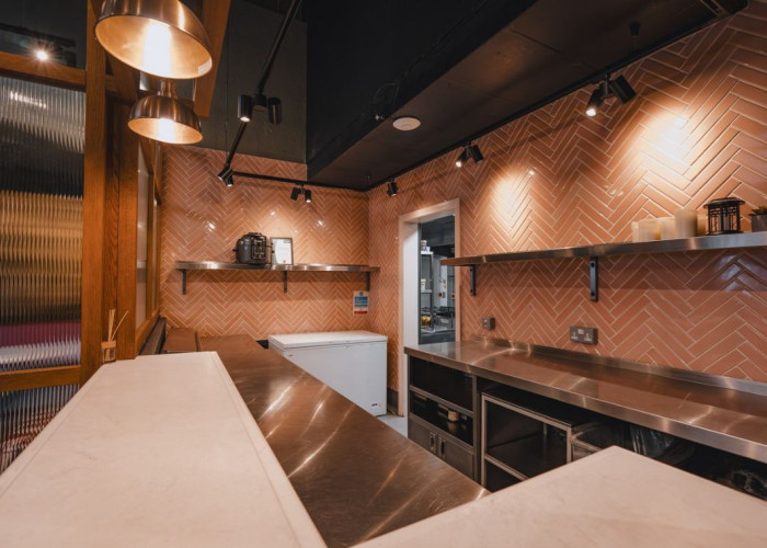 14. Commercial Kitchen, Pub / Bar