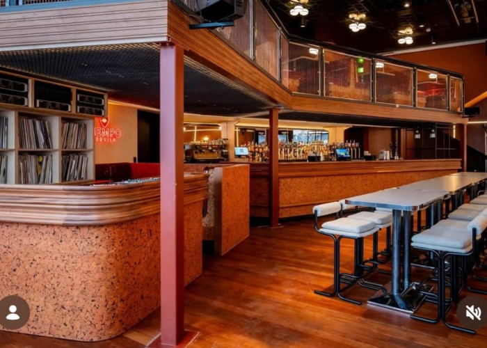 3. Restaurant, Pub / Bar