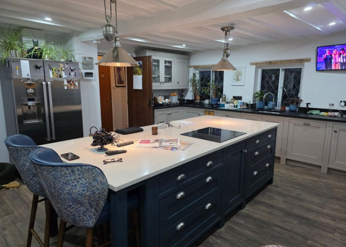 14. Kitchen, Kitchen (With Island), Colourful