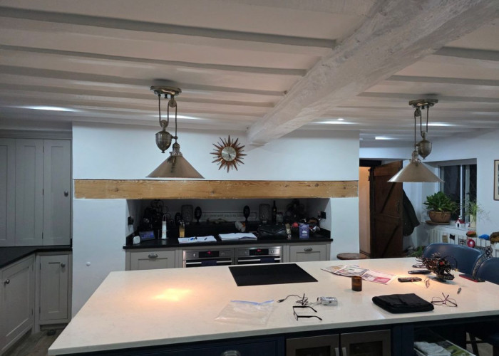 17. Livingroom, Kitchen (With Island)