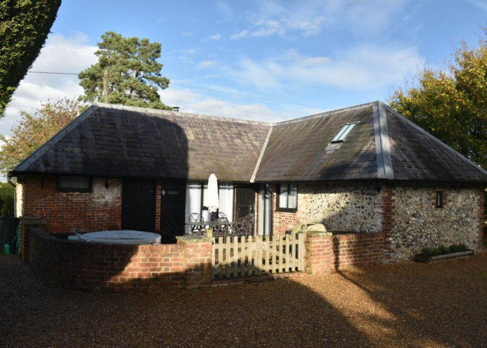 56. House / Cottage Exterior, Hot Tub/Jacuzzi