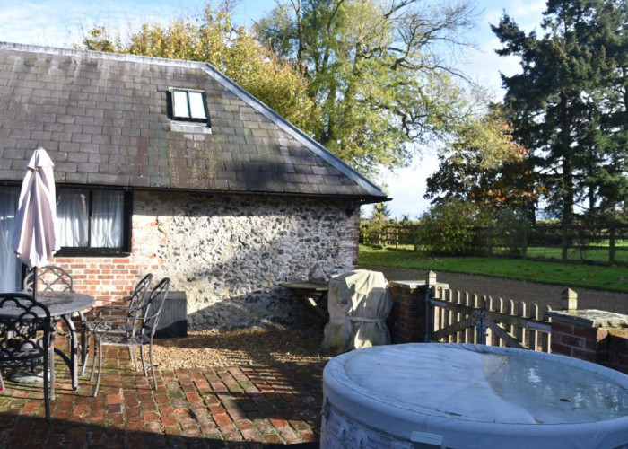 57. House / Cottage Exterior, Patio / Veranda, Hot Tub/Jacuzzi