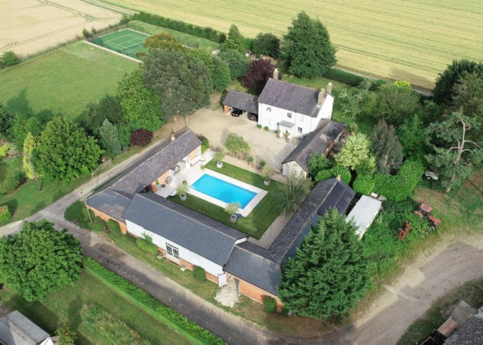 Country Farmhouse with Period Features and Modern Amenities for Filming