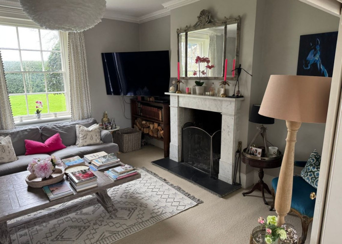 18. Livingroom, Fireplace