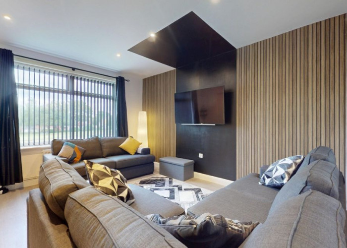 2. Livingroom, Family Home