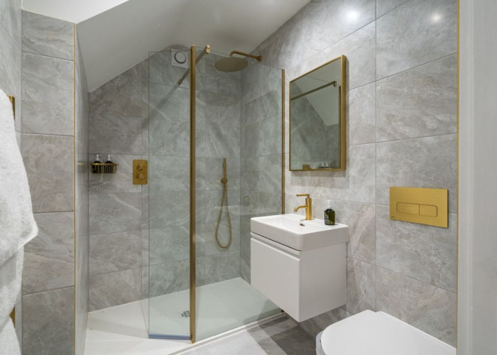 11. Shower Room