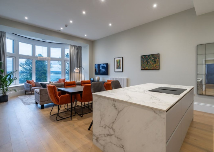 38. Kitchen, Diningroom, Open-plan