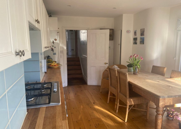 5. Kitchen, Kitchen (Cream or White units)