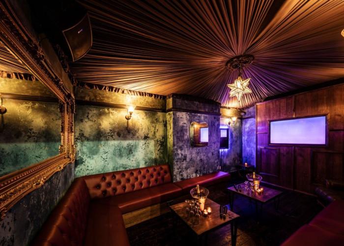 21. Pub / Bar, Seating (VIP/Club)