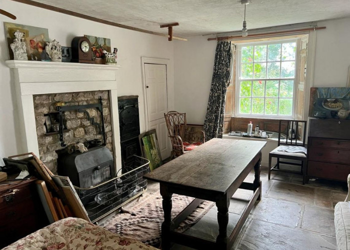 16. Empty / Spare Room, Fireplace