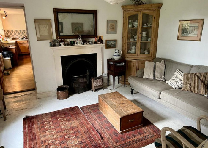 14. Livingroom, Fireplace