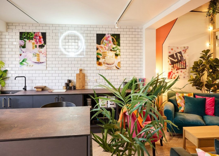 11. Kitchen, Reception