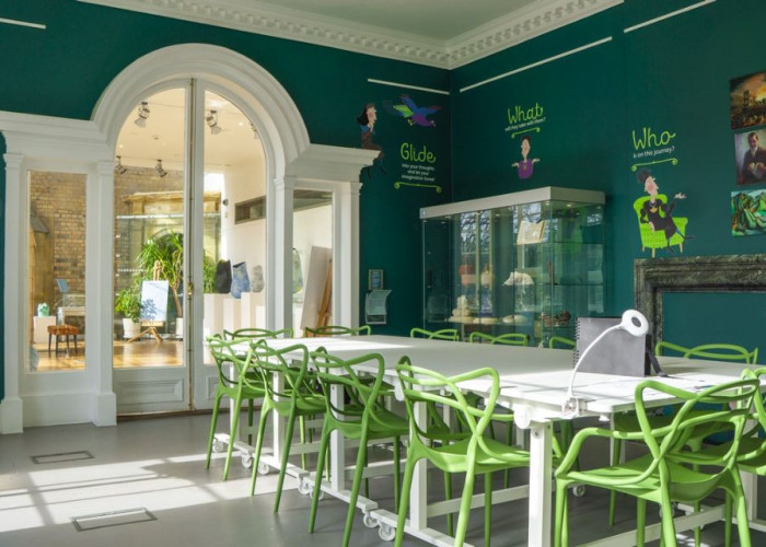 30. Diningroom, Meeting Room, Windows, Colourful