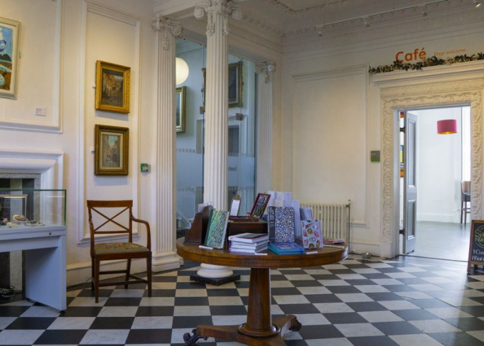 10. Reception, Fireplace, Tiled Floor, entrance