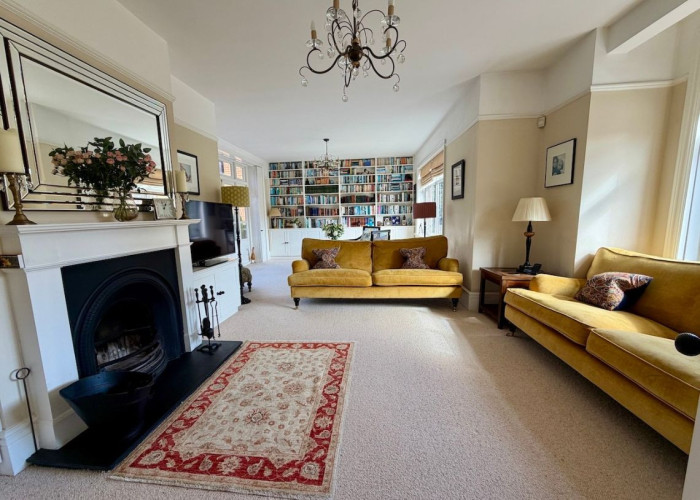 4. Livingroom, Fireplace, Family Home