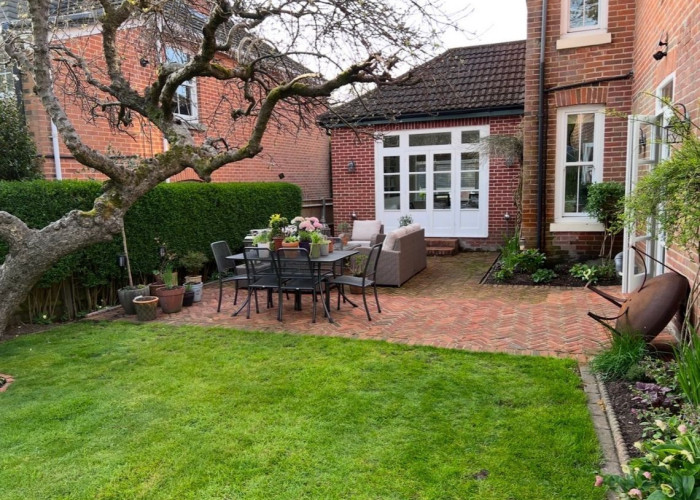 12. Patio / Veranda, Lawn