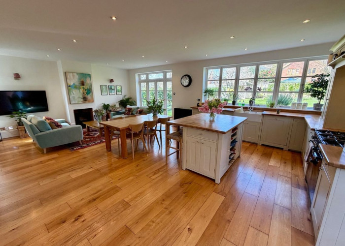 7. Kitchen, Diningroom, Kitchen (With Island), Kitchen (Cream or White units), Open-plan, Kitchen (Gas Hob)