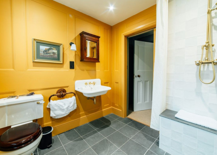 30. Shower Room, Colourful