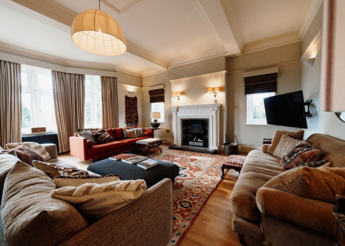 6. Livingroom, Fireplace