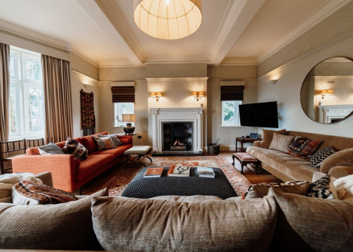 7. Livingroom, Fireplace