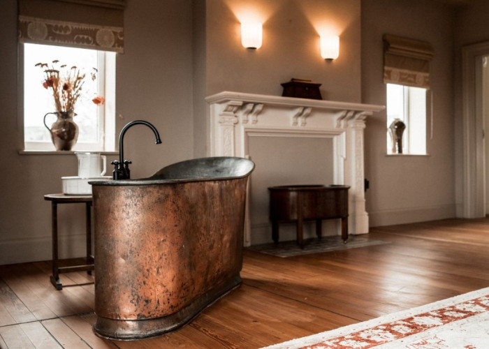 23. Bathroom (Copper Bath)