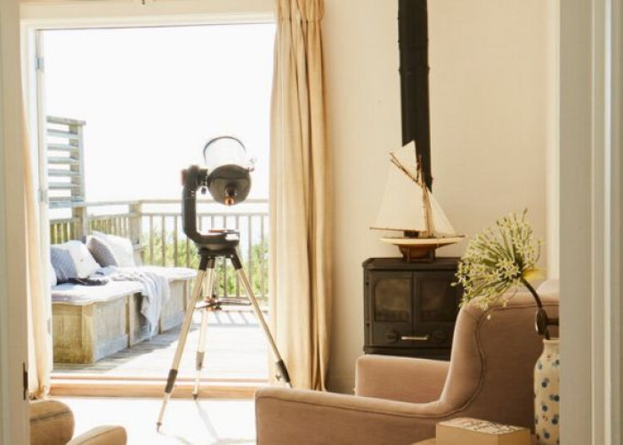 5. Livingroom, Balcony