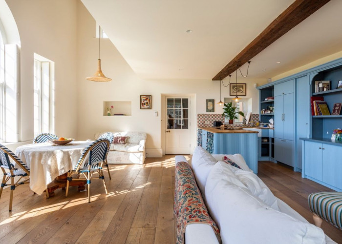 7. Kitchen, Diningroom, Kitchen (Coloured units), Open-plan, Wooden Floor