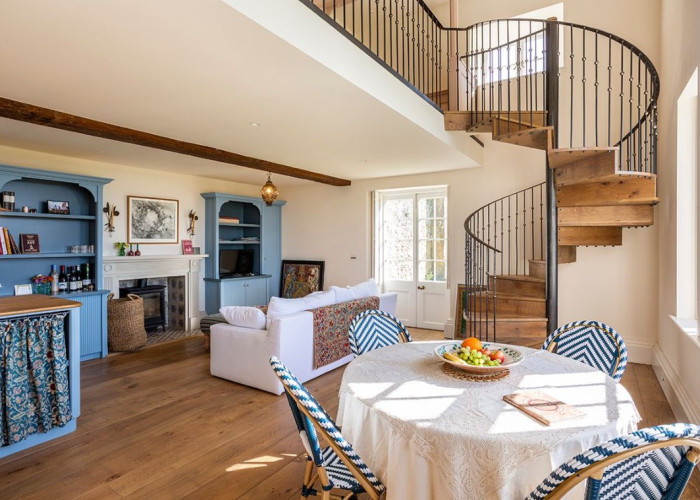 9. Livingroom, Open-plan, Wooden Floor, Staircase (Spiral)