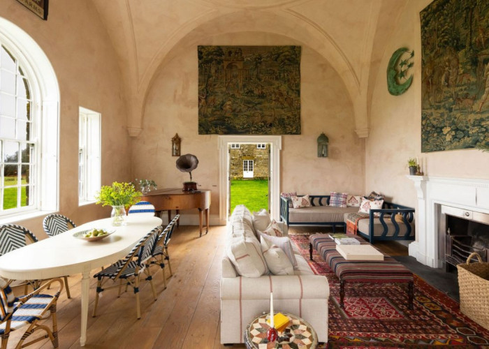 2. Livingroom, Diningroom, Windows, Props / Feature, Fireplace, Open-plan, Styled Ceiling