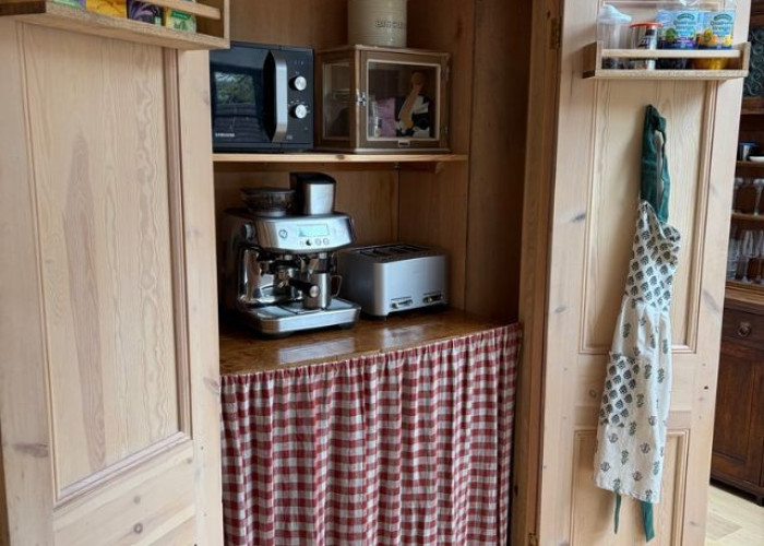 6. Kitchen, Cupboard / Storeroom