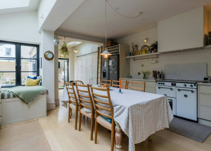 10. Kitchen, Kitchen (Cream or White units), Kitchen With Table