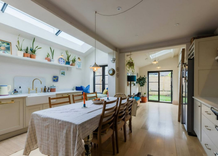 9. Kitchen, Kitchen (Cream or White units), Kitchen With Table, Skylight