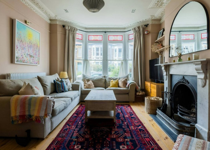 3. Livingroom, Windows, Fireplace, Wooden Floor