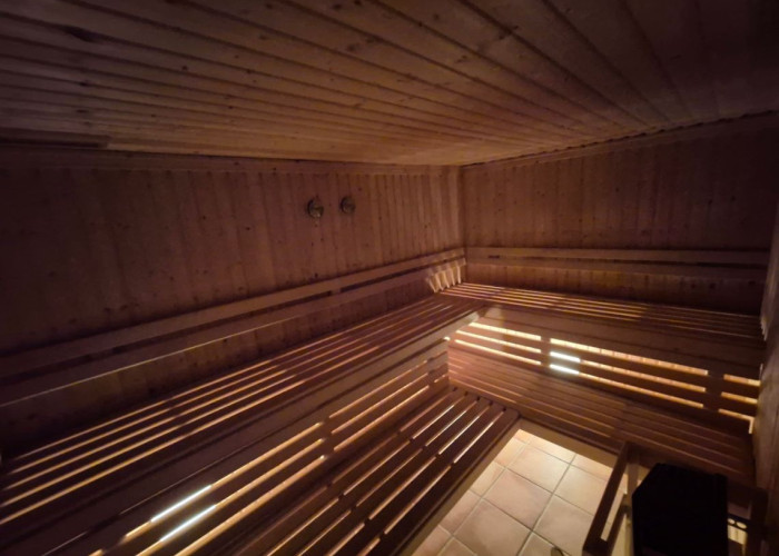 26. Sauna / Steam Room