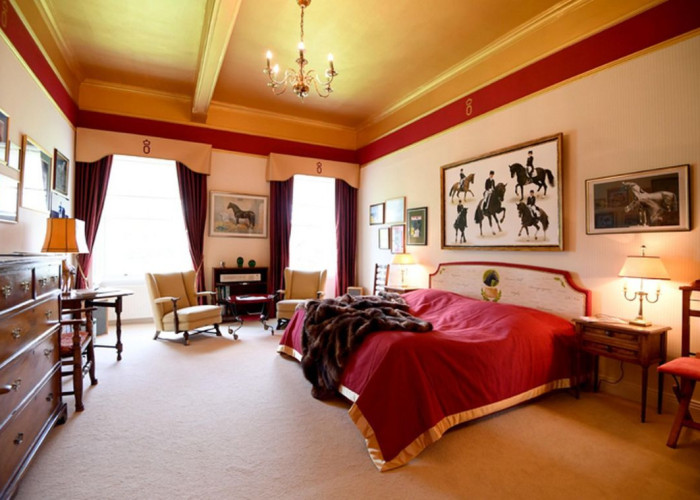 16. Hotel, Bedroom (Double)