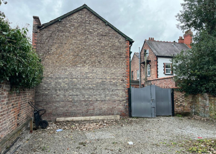 Urban Yard and Double Garage for Filming