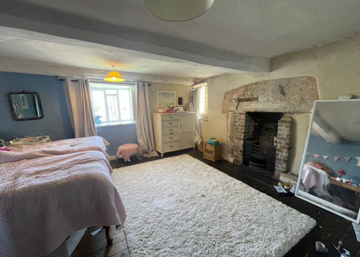 17. Bedroom, Fireplace