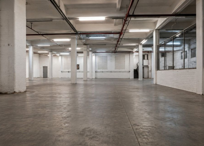 10ksqft Warehouse with Character and Blackout for filming