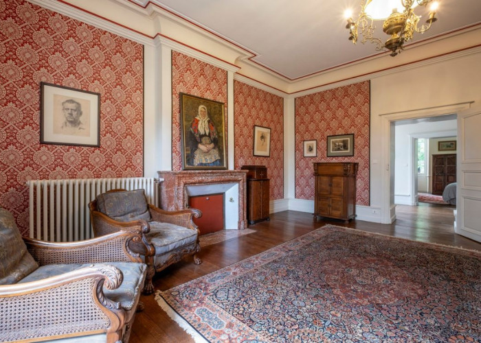 10. Livingroom, Fireplace, Pattern Wallpaper