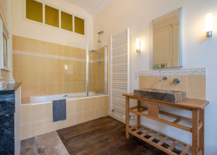 25. Bathroom