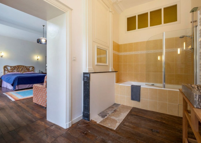 26. Bathroom, Bedroom (Master/En-Suite)
