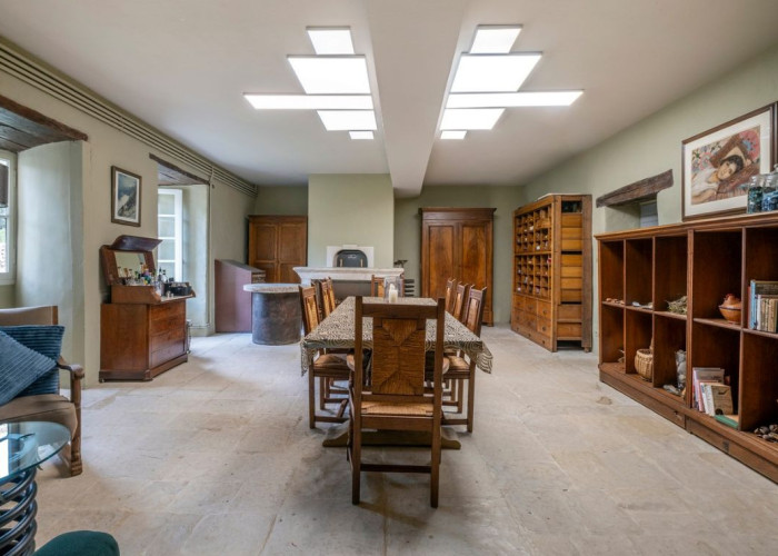 19. Diningroom
