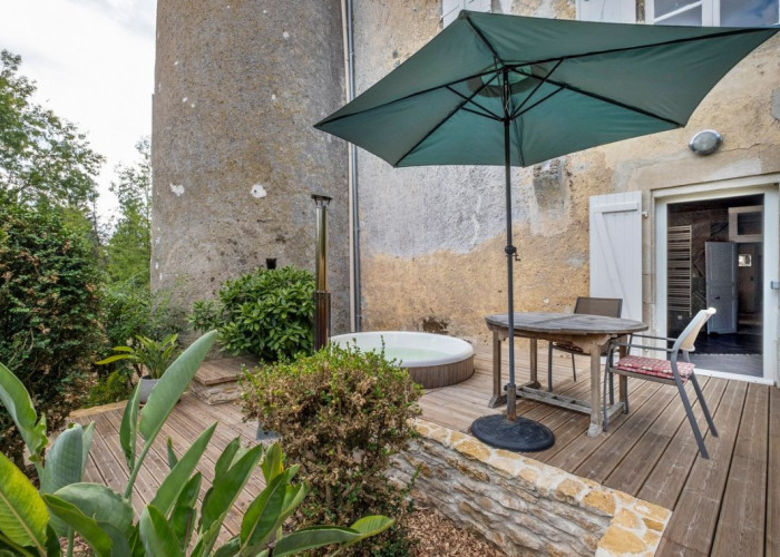45. Patio / Veranda, Hot Tub/Jacuzzi, Decking